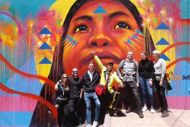graffiti-tour-in-la-candelaria-bogota-with-transportation