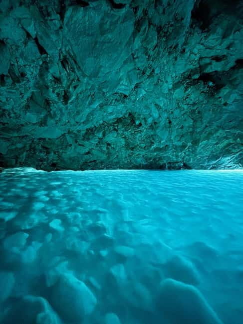 Grama Bay Speedboat Tour Vlore - A Deep Dive into the Speedboat Experience in Vlore