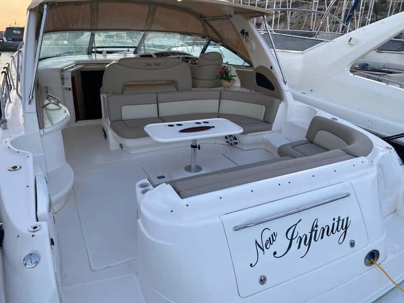 Gran Canaria: Shared yacht excursion with beverages, lunch and snorkeling - Who Should Book This Tour?