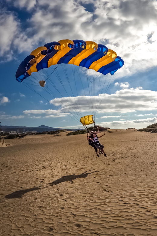 gran-canaria-skydiving-over-maspalomas-dunes