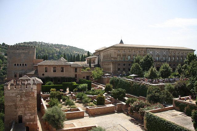 granada-albaicin-2-5-hour-tapas-drinks-walking-tour