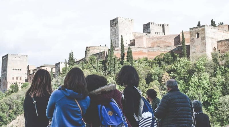Granada: Albayzin and Sacromonte Hybrid Walking Tour - An Overview of the Tour Experience