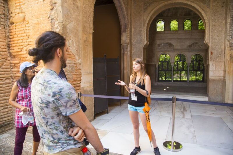 granada-alhambra-albaicin-and-sacromonte-combo-tour