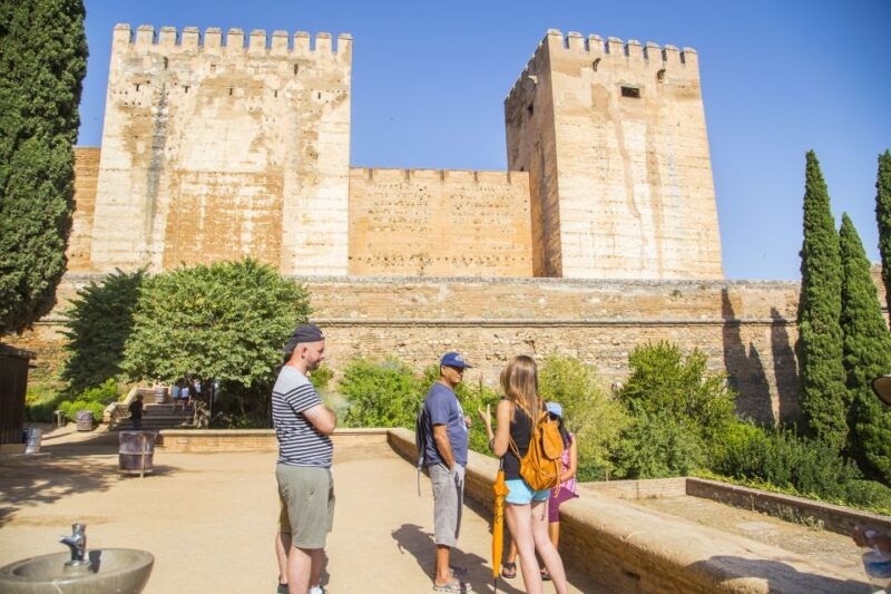 granada-alhambra-albaicin-and-sacromonte-combo-tour