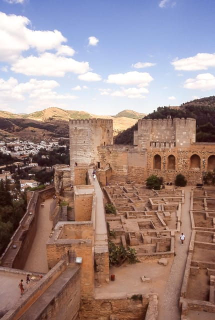 granada-alhambra-albaicin-and-sacromonte-combo-tour