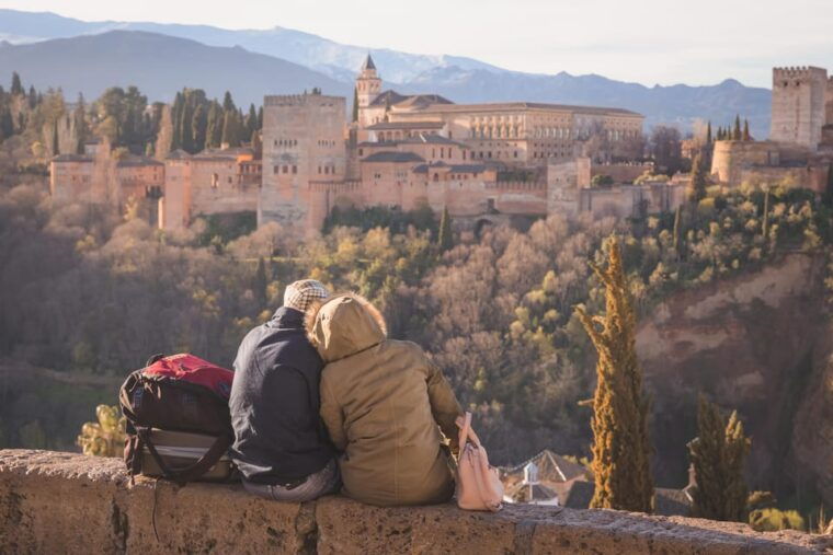 granada-alhambra-albaicin-and-sacromonte-combo-tour