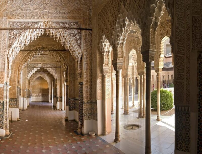 granada-alhambra-and-albaicin-small-group-tour