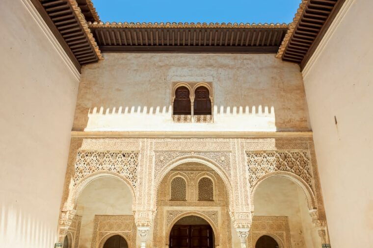 granada-alhambra-and-albaicin-small-group-tour