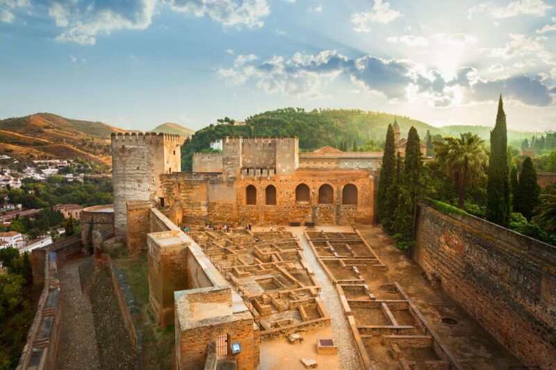 granada-alhambra-and-generalife-garden-ticket-guided-tour