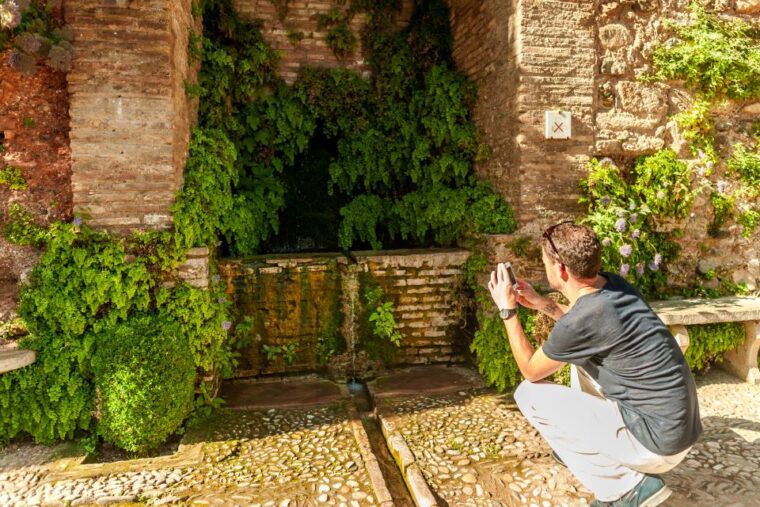 granada-alhambra-and-generalife-garden-ticket-guided-tour