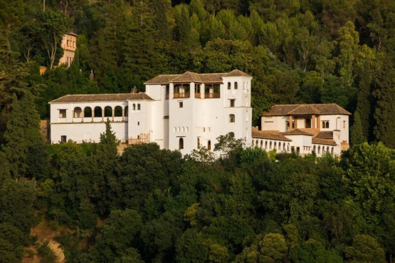 granada-alhambra-and-generalife-gardens-experience-tour