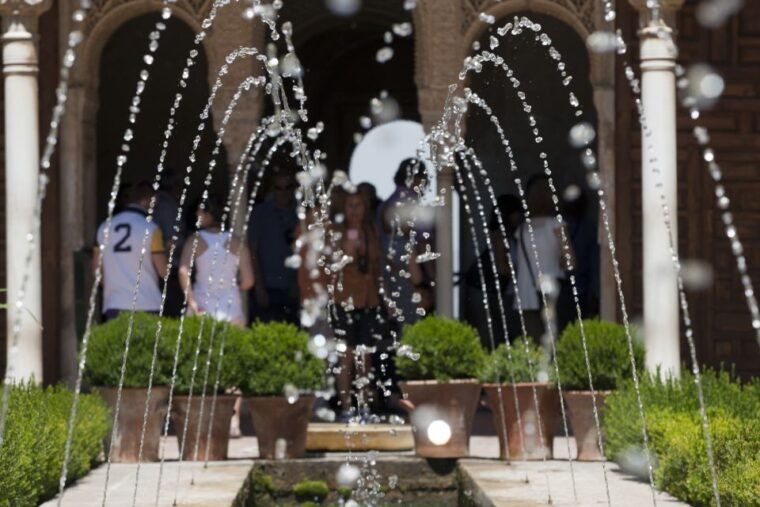 granada-alhambra-and-generalife-gardens-experience-tour