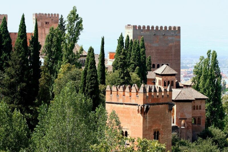 granada-alhambra-and-generalife-gardens-guided-tour