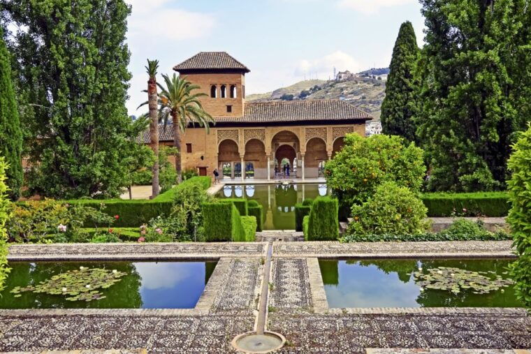 granada-alhambra-and-generalife-private-fast-track-tour