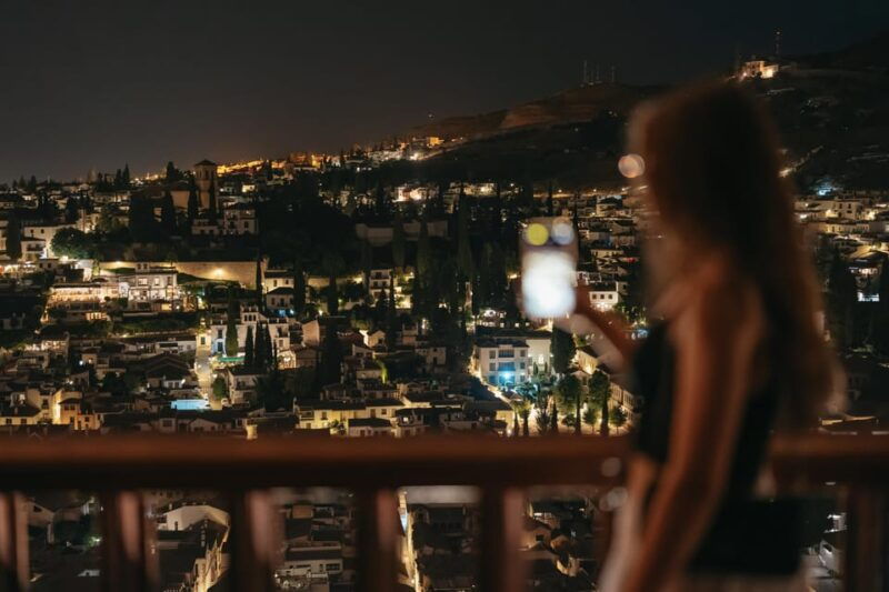 granada-alhambra-and-nasrid-palaces-guided-tour-at-night