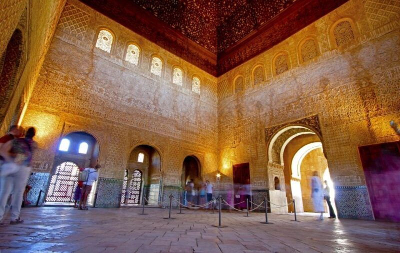 granada-alhambra-and-nasrid-palaces-private-tour-2