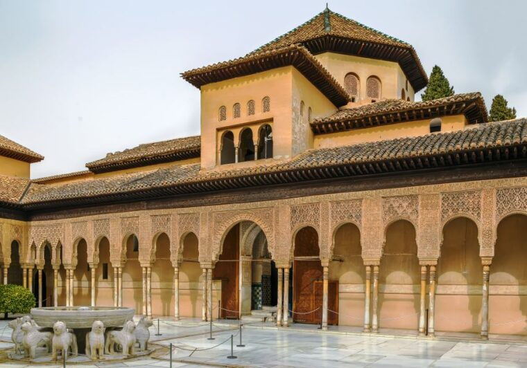 granada-alhambra-and-nasrid-palaces-private-tour-2