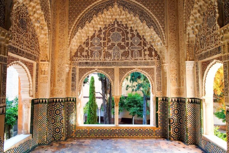 granada-alhambra-and-nasrid-palaces-private-tour-2