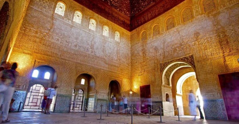 granada-alhambra-and-nasrid-palaces-private-tour-2