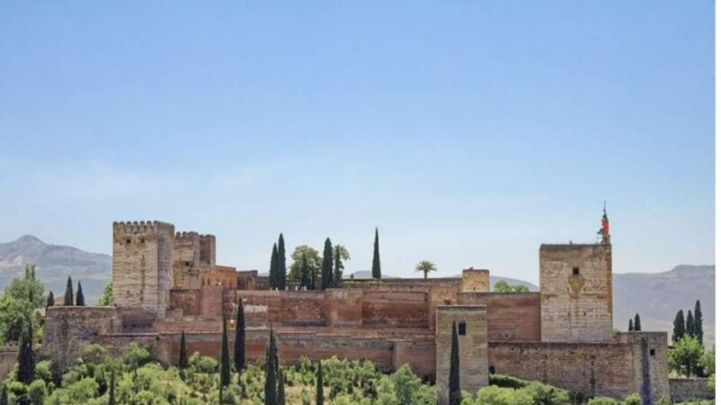 granada-alhambra-and-nasrid-palaces-tour-without-tickets