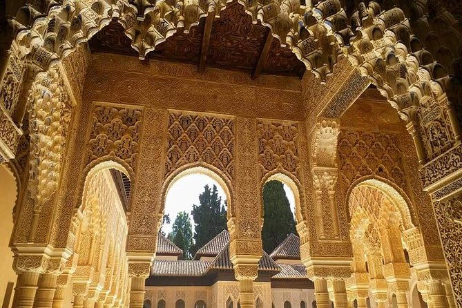 granada-alhambra-comlex-nasrid-palaces-alcazaba-guided-tour
