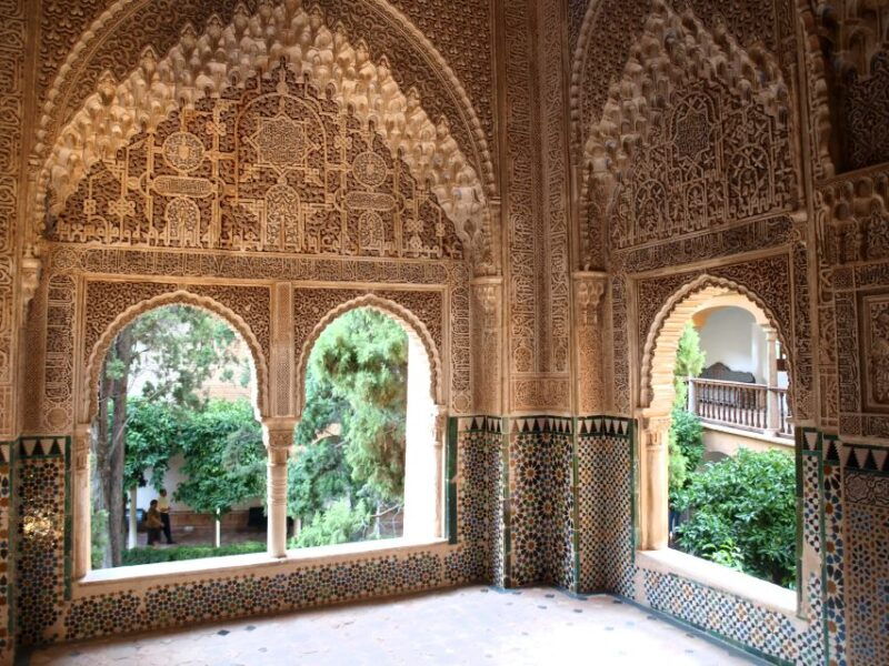 granada-alhambra-complex-guided-tour-with-ticket