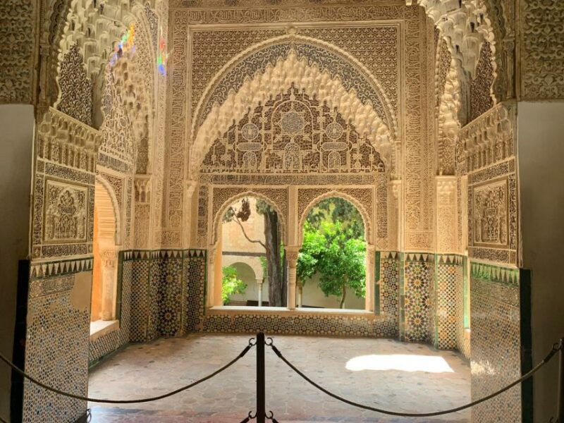 granada-alhambra-complex-guided-tour-with-ticket
