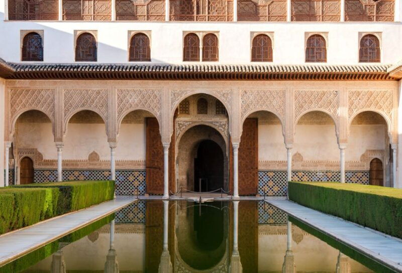 granada-alhambra-complex-guided-tour-with-ticket