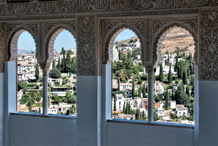 granada-alhambra-complex-guided-tour-with-ticket