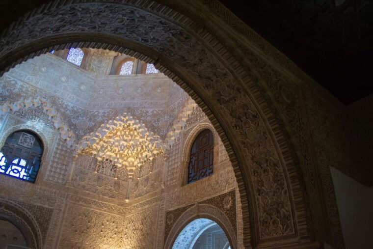 granada-alhambra-complex-guided-tour-with-ticket