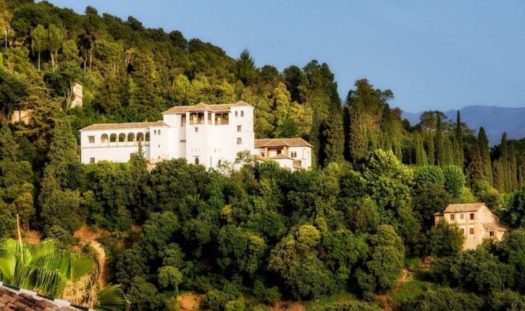 granada-alhambra-gardens-generalife-alcazaba-guided-tour