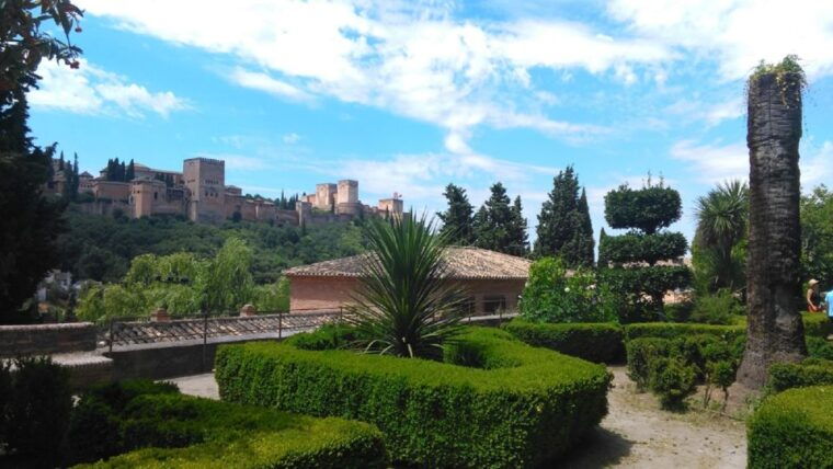 granada-alhambra-gardens-generalife-alcazaba-guided-tour