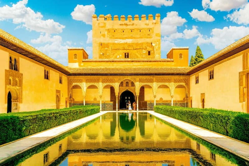Granada: Alhambra, Generalife & Nasrid Palaces Guided Tour - Key Points