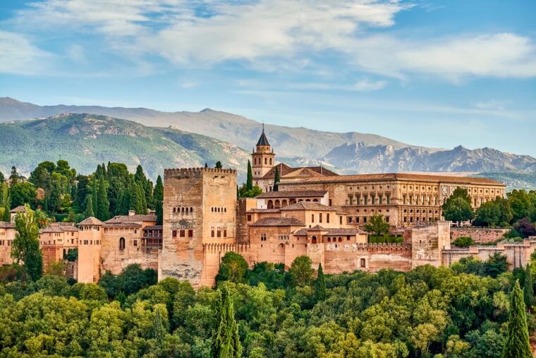 granada-alhambra-guided-tour-and-flamenco-show