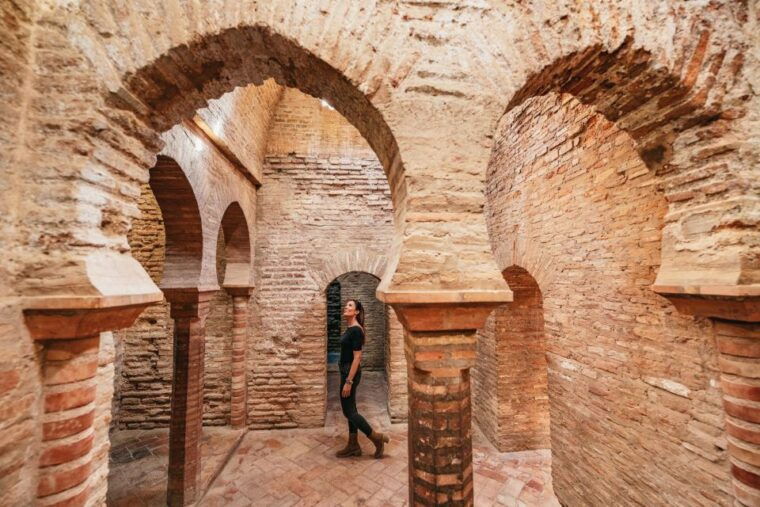 granada-alhambra-guided-tour-with-nasrid-palaces-gardens