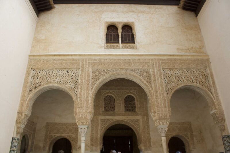 granada-alhambra-guided-tour-with-nasrid-palaces