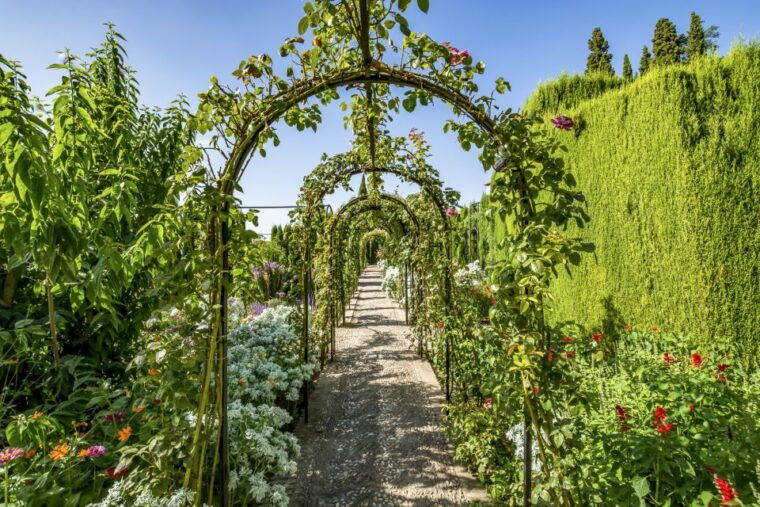 granada-alhambra-nasrid-and-generalife-private-tour