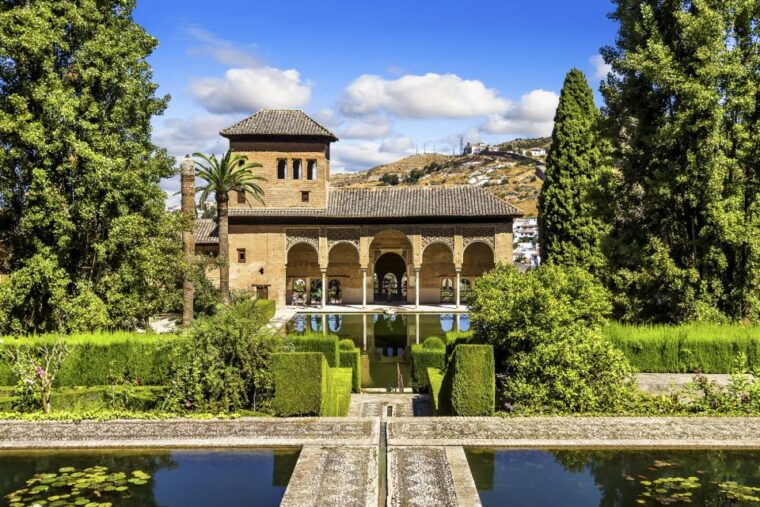 granada-alhambra-nasrid-palaces-generalife-guided-tour