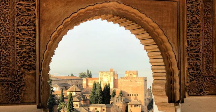 granada-alhambra-nasrid-palaces-small-group-guided-tour