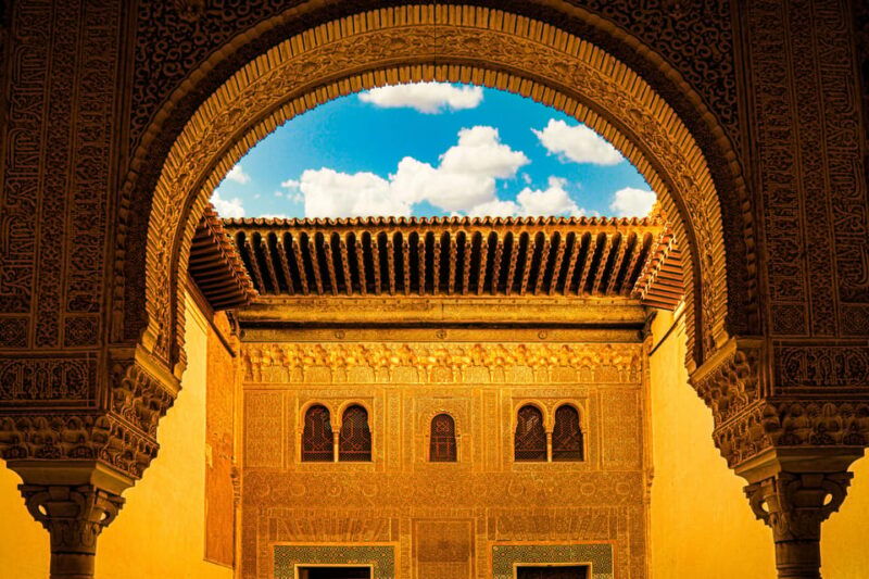 granada-alhambra-nasrid-palaces-tour-with-tickets-2
