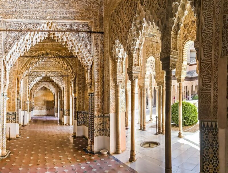 granada-alhambra-nasrid-palaces-tour-with-tickets