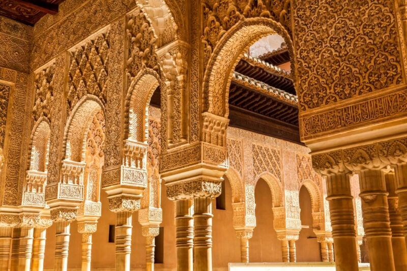 granada-alhambra-nasrid-palaces-tour-with-tickets