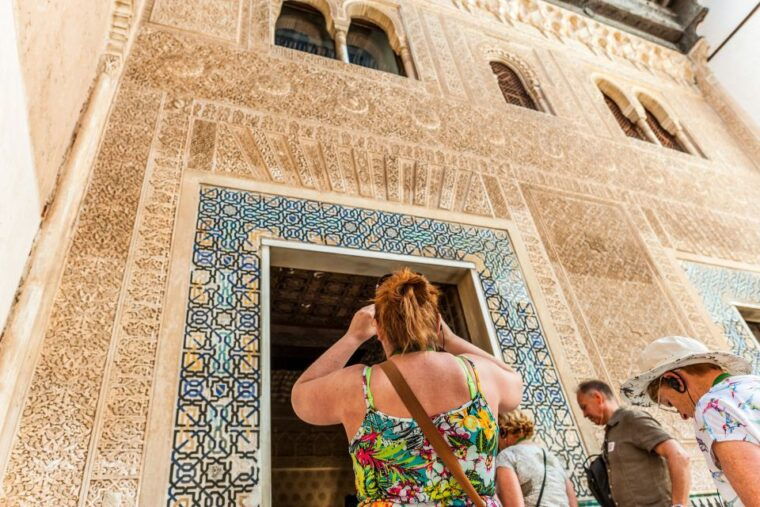 granada-alhambra-nasrid-palaces-tour-with-tickets