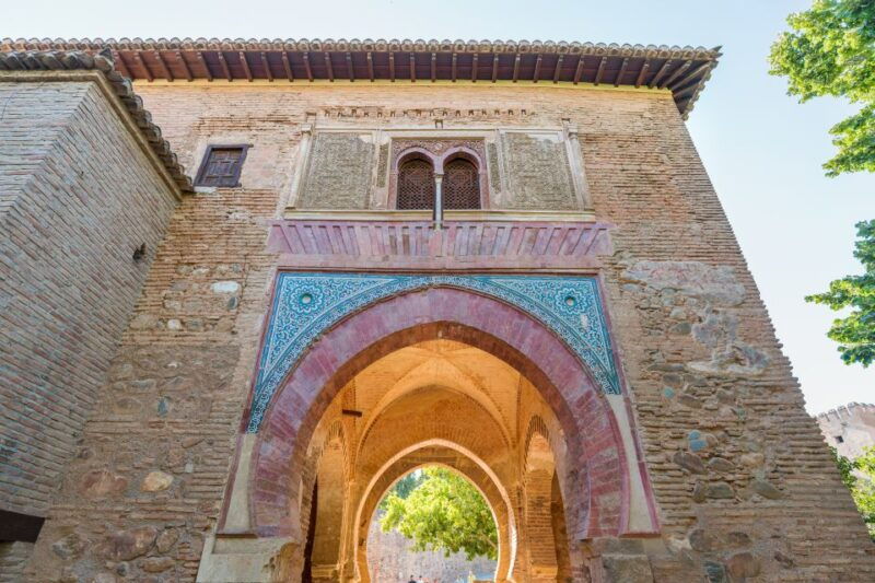 granada-alhambra-ticket-and-guided-tour-with-nasrid-palaces