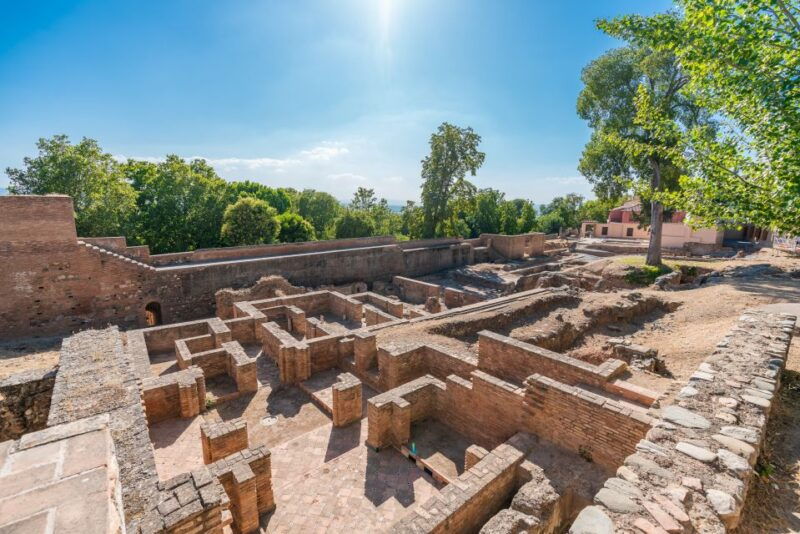 granada-alhambra-ticket-and-guided-tour-with-nasrid-palaces