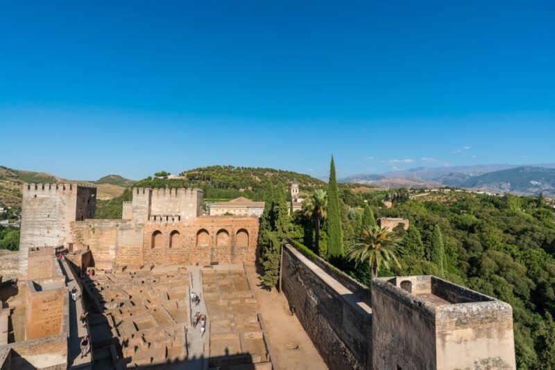 granada-alhambra-ticket-and-guided-tour-with-nasrid-palaces
