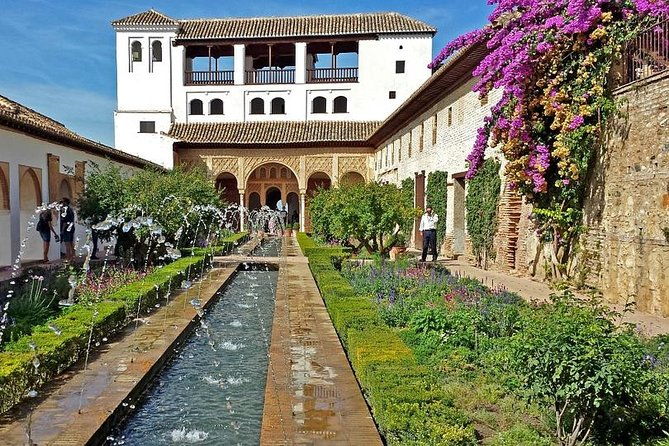granada-day-trip-alhambra-nazaries-palaces-from-seville