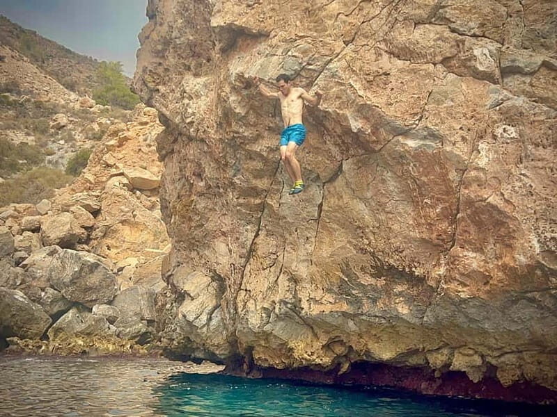 Granada: Deep Water Soloing in Calahonda Pier - What is Deep Water Soloing in Calahonda?