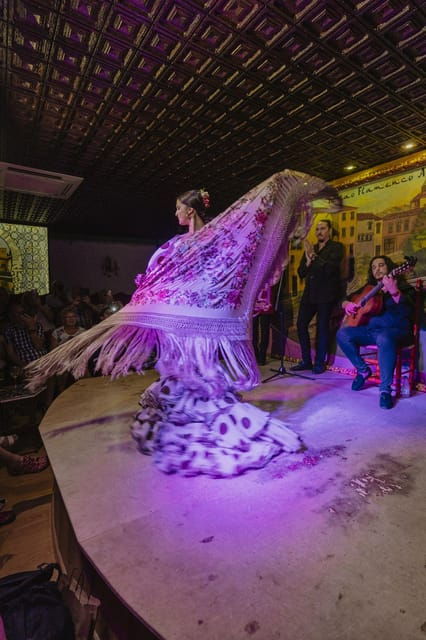 granada-flamenco-show-at-tablao-flamenco-albayzin