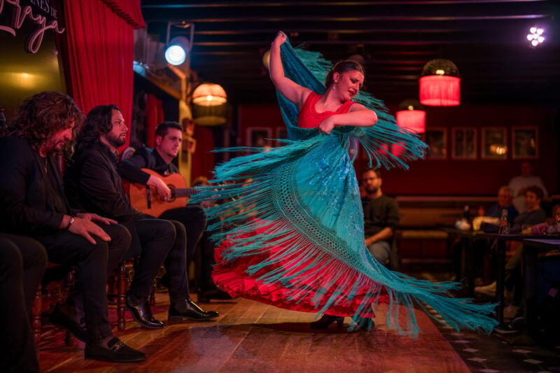 granada-flamenco-show-in-albaycin-jardines-de-zoraya